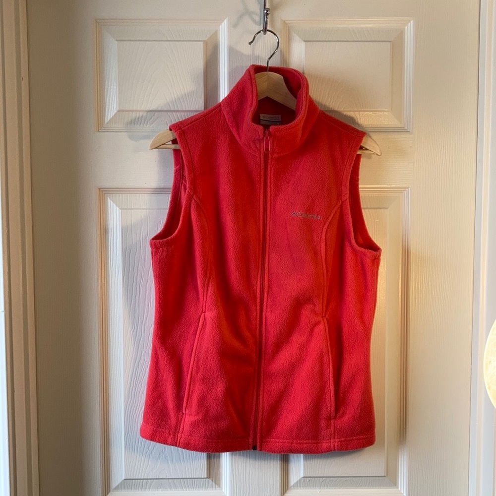 Pink Columbia Sleeveless Sweater Vest.